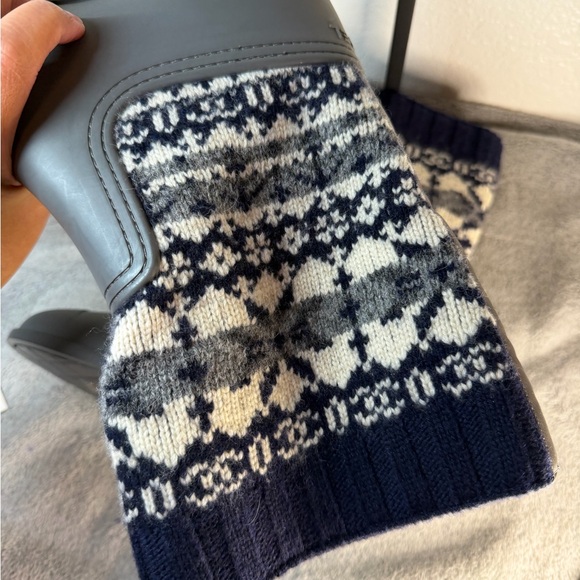 CHANEL Gray and Blue Rain Boots with Knit Cuffs - Picture 11 of 16